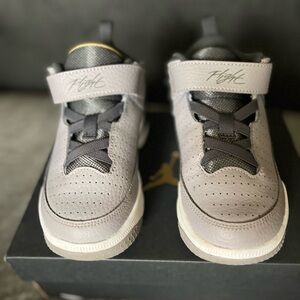 Jordan Max Aura 5
Cement gray/Anthracite
Size 11c
